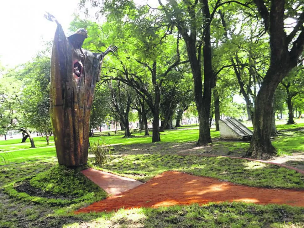 OBRA TERMINADA. El Sagrado Corazón en su nueva ubicación. MUNICIPALIDAD DE SAN MIGUEL DE TUCUMAN 