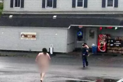 Una caníbal desnuda ataca a su hijo en Nueva York