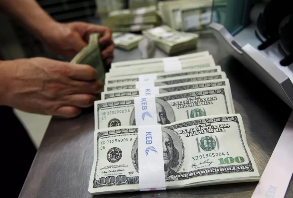 FLEXIBILIDAD. La AFIP autoriza la compra de dólares para ahorro. ARCHIVO