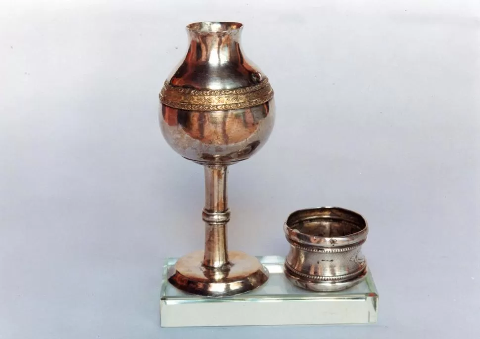 ANTIGUO MATE. Una de las piezas de plata que conserva el Museo Histórico Presidente Avellaneda. LA GACETA / ARCHIVO