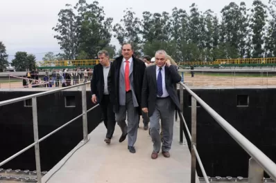 Según Alperovich, los alumnos aumentaron un talle de guardapolvo porque bajó la desnutrición