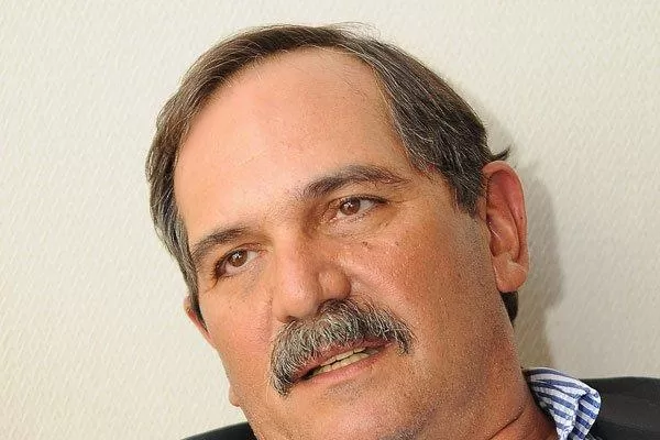 GUARDAPOLVOS. Los dichos de Alperovich desataron una ola de burlas e indignación. ARCHIVO LA GACETA