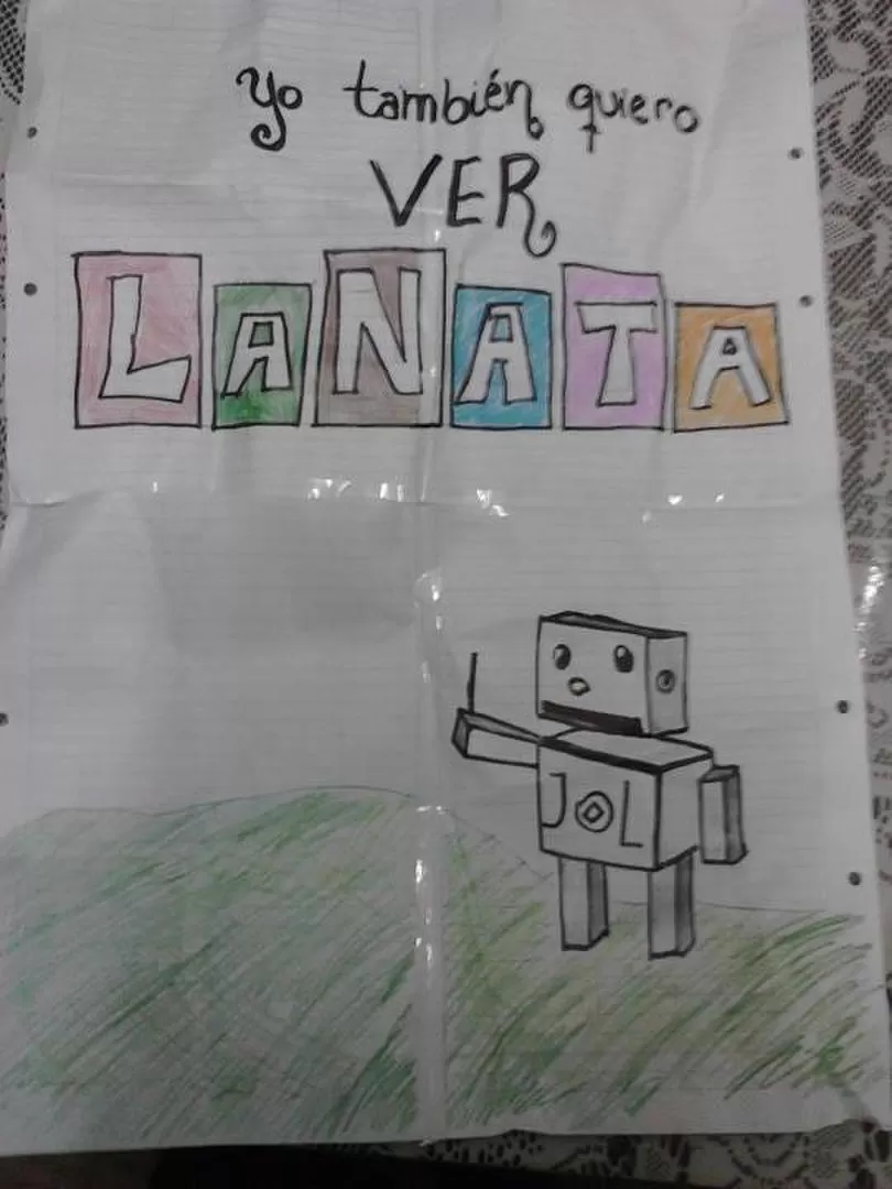 INGENIOSO. Las alumnas hicieron el cartel a semejanza del que pedía la inclusión de la señal de Paka Paka al cable. 