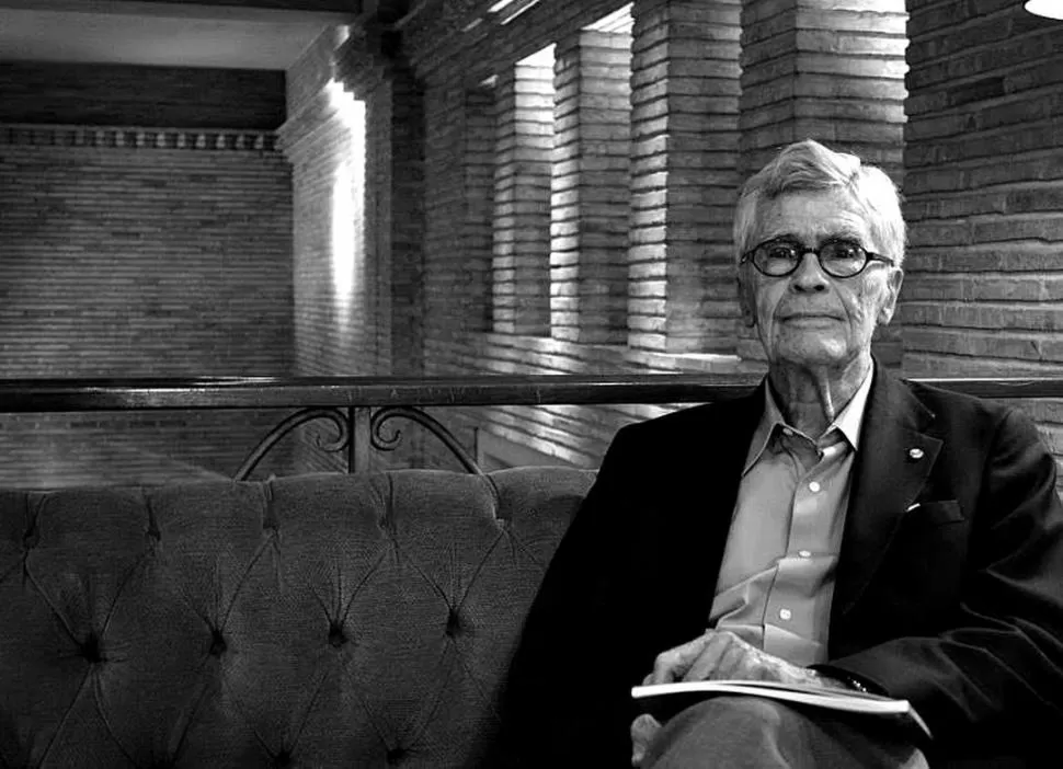 AUTÉNTICO. Se puede acordar o discrepar con las ideas de Bunge, pero no puede negársele originalidad. 