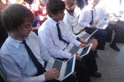 La mitad de los estudiantes argentinos no termina el secundario