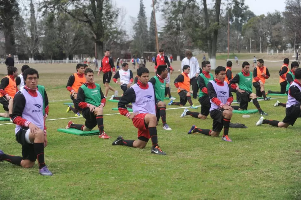 SIN PAUSA. El plantel trabajó ayer en el gimnasio y en el complejo Natalio Mirkin.  