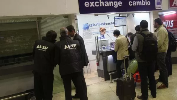 MAS CONTROLES. Se oficializaron más restricciones para esas operaciones. NA