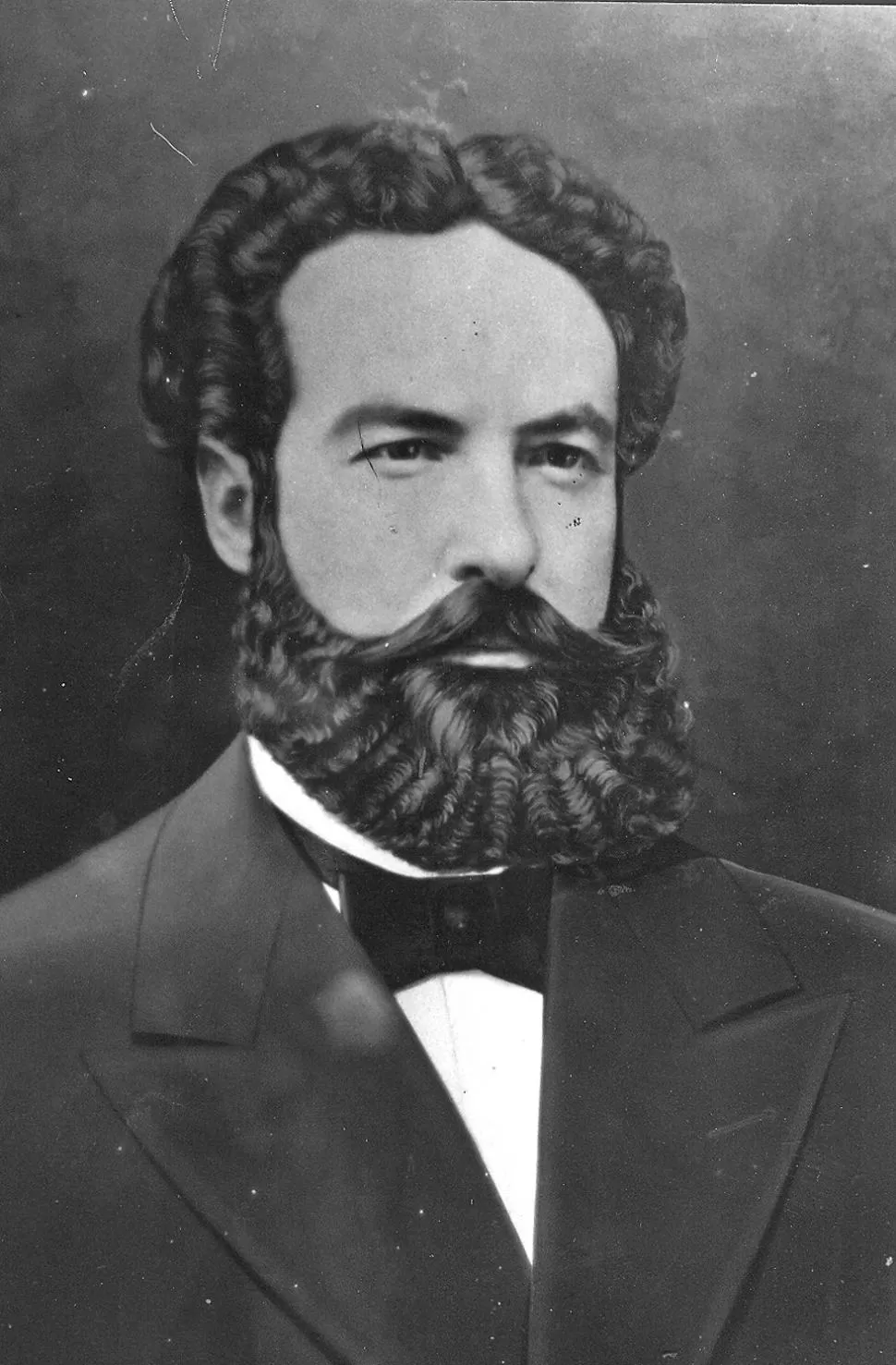 MEMORIOSO. José Antonio Arrieta conversa en el living de su casa. LA GACETA / ARCHIVO 