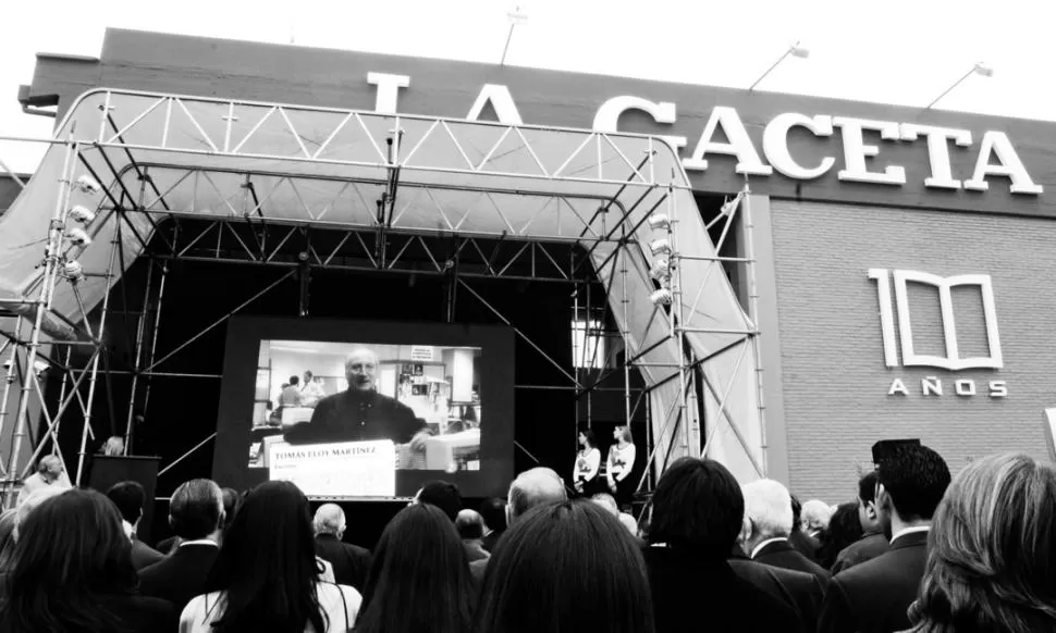 EL ARTE DEL NARRADOR. El recordado Tomás Eloy Martínez habla de su paso por LA GACETA. Un extracto del filme fue visto en nuestra celebración. LA GACETA / FOTOS DE JORGE OLMOS SGROSSO - INES QUINTEROS ORIO