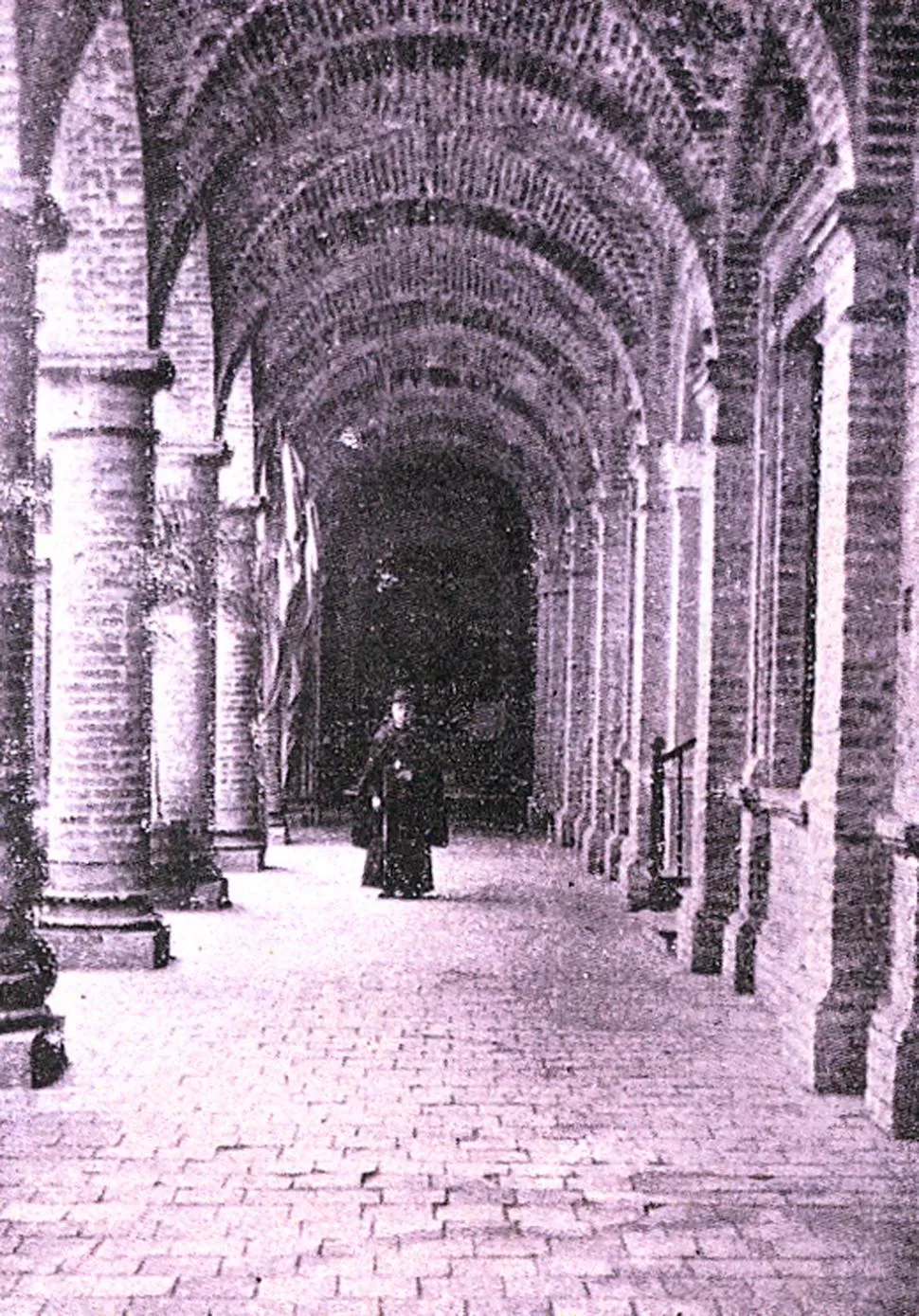 CLAUSTRO DE SAN FRANCISCO. Una fotografía tomada en 1912, época en que fray Miguel García se desempeñaba como guardián. LA GACETA / ARCHIVO