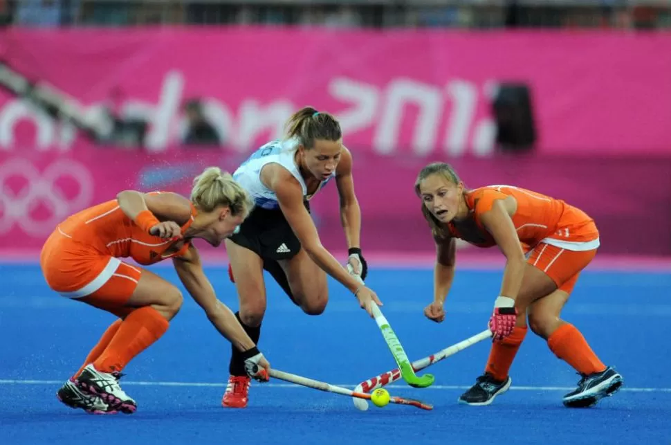 BARRERA NARANJA. LAs Leonas no pudieron con Holanda, cayeron 2 a 0 y se quedaron con la medalla de plata. TELAM