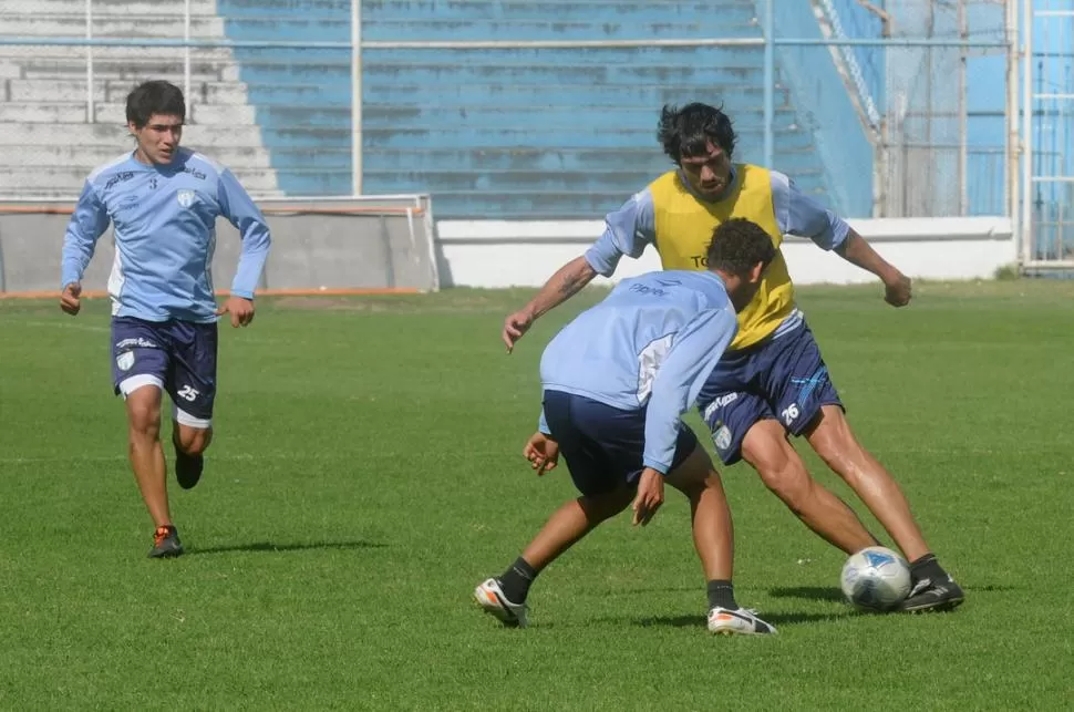 ¿RETORNARÁ? Pereyra estará en el banco ante Defensa y si RR lo permite, volverá a jugar. LA GACETA / FOTO DE ANTONIO FERRONI