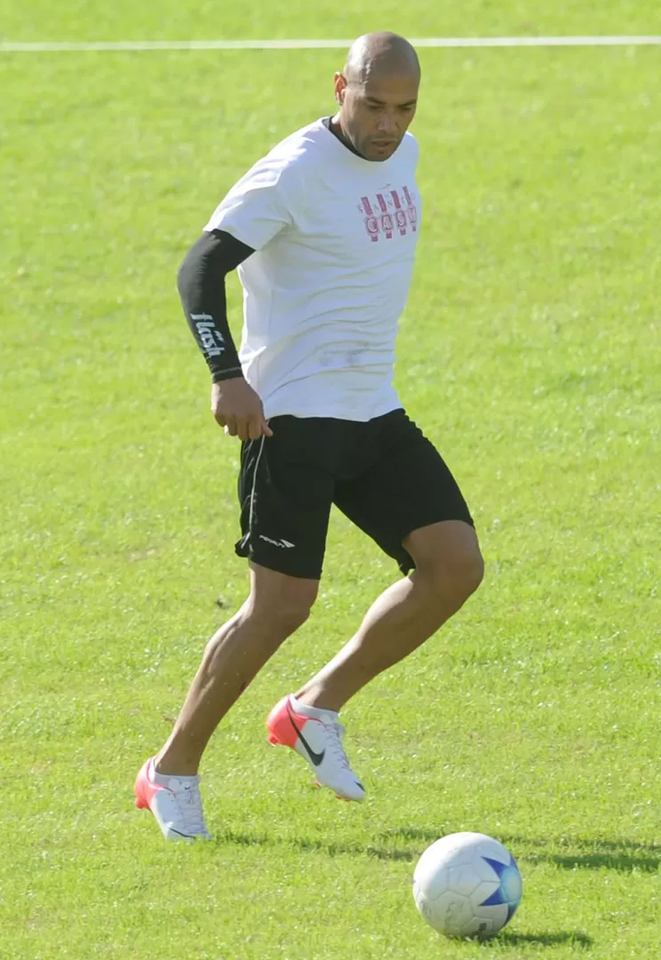 CHANCE. Leonardo Acosta debutará mañana de titular en el santo. LA GACETA / FOTO DE FRANCO VERA