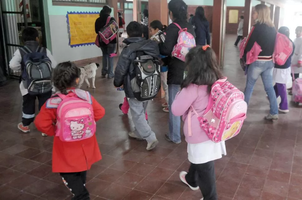 Cada 100 docentes hay cinco o seis que faltan seguido a clases y no lo justifican