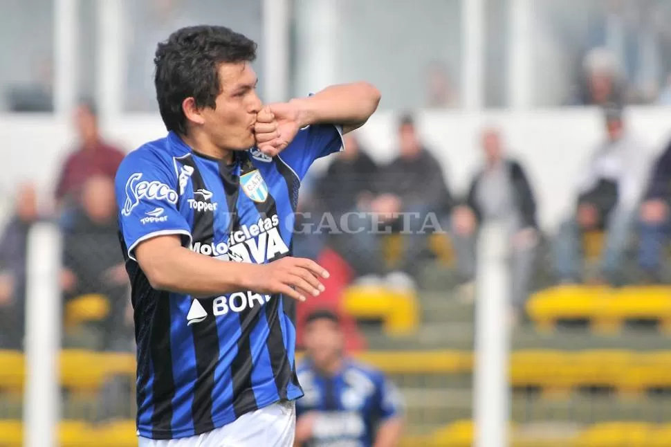FIESTA DECANA. Rodríguez marcó el primer tanto para Atlético. FOTO DE MATIAS GABRIEL NAPOLI ESCALERO (ESPECIAL PARA LA GACETA)