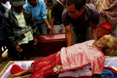 Cada tres años, los muertos reviven en Indonesia