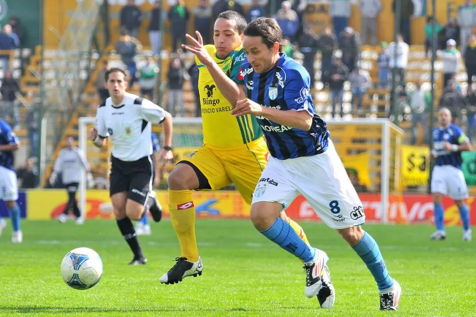 YA NO ESTÁ SÓLO. Barrado estuvo sin compañía ofensiva la temporada pasada y Atlético lo sintió. Este presente, en cambio, refleja una postal de fútbol. FOTO DE MATíAS NAPOLI ESCALERO (ESPECIAL PARA LA GACETA)
