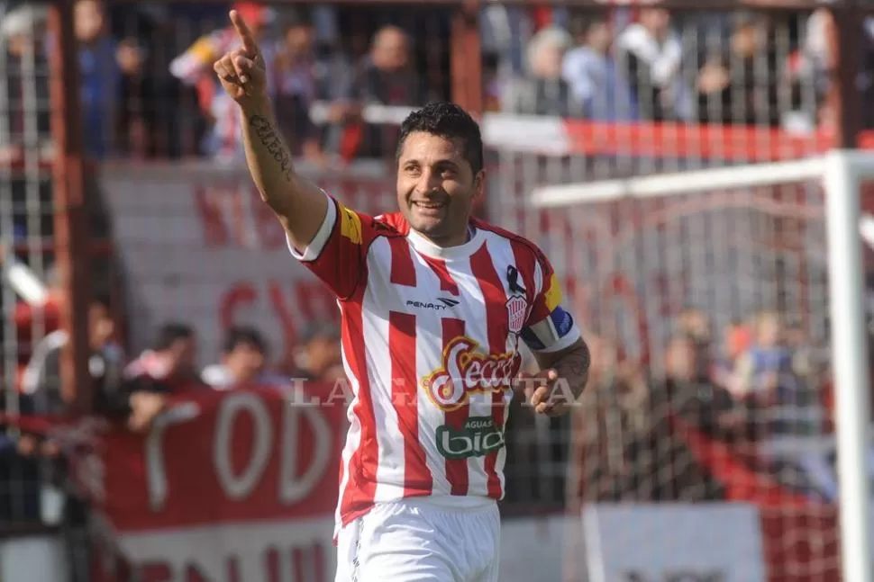 GOL. Balvorín aportó lo que más sabe hacer. LA GACETA / EDGARDO GALINDEZ