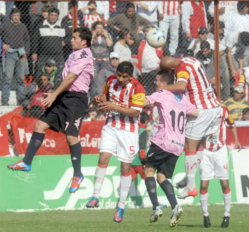 PROTAGONISMO EN EL MEDIO. En base a su buen rendimiento, López ya se ganó el respeto de la hinchada. LA GACETA / FOTO DE ENRIQUE GALíNDEZ