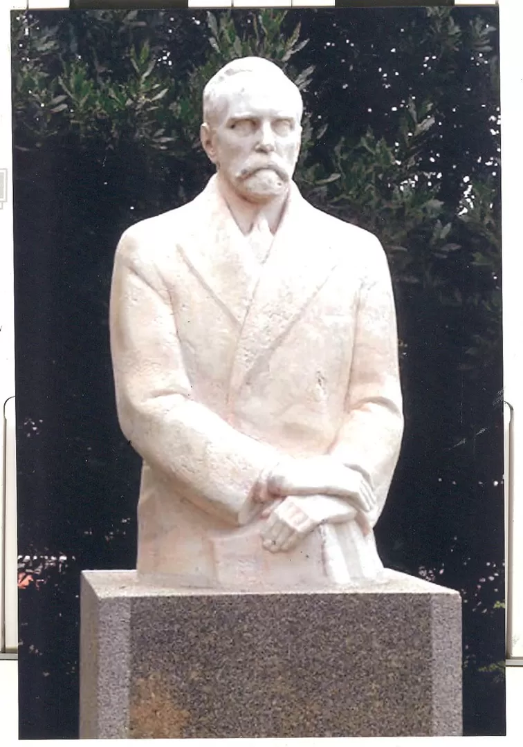 PAUL GROUSSAC. Monumento al gran escritor franco argentino, en los jardines de Palermo. LA GACETA / ARCHIVO