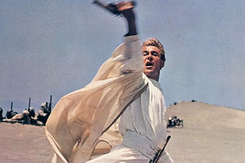INMORTALIZADO TAMBIÉN POR EL SÉPTIMO ARTE. Peter O'Toole encarnó a Lawrence de Arabia en 1962. El término desierto conjugará la aventura del inglés y la sensibilidad de la notable escritora argentina.