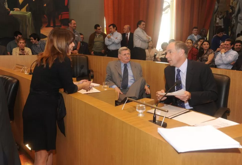 CAMINOS DISTINTOS. Manzone quiso abstenerse y no la dejaron: votó en contra; Avignone se opuso y Viña no estuvo al momento de opinar.  