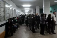 Pacientes hospitalarios deben esperar entre tres y cinco horas para que los atiendan