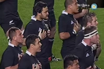 Así fueron los himnos y el haka antes del partido