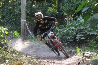 Pidió prestada su bici y pudo ganar