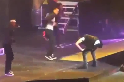 Así vomita Justin Bieber sobre un escenario