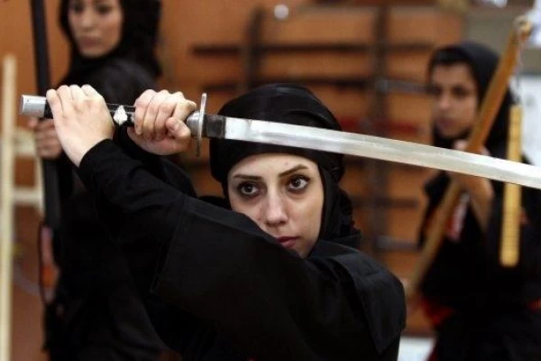 Irán jura que no tiene mujeres ninjas entre sus filas