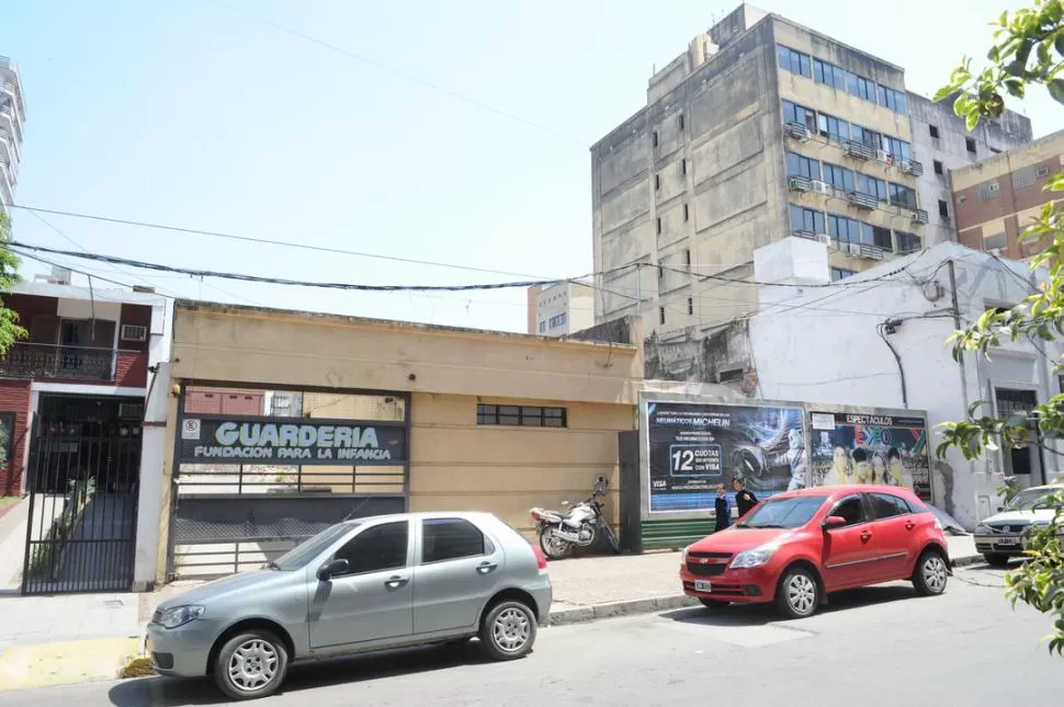 BALCARCE 446. En un predio donde funcionaba una guardería, una empresa constructora pretende edificar un centro médico de siete pisos. LA GACETA / FOTO DE FRANCO VERA