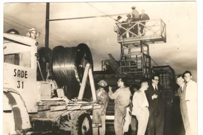 Entre catenarias, cables y astas