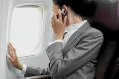 Hablar por celular en el avión, cada vez más cerca