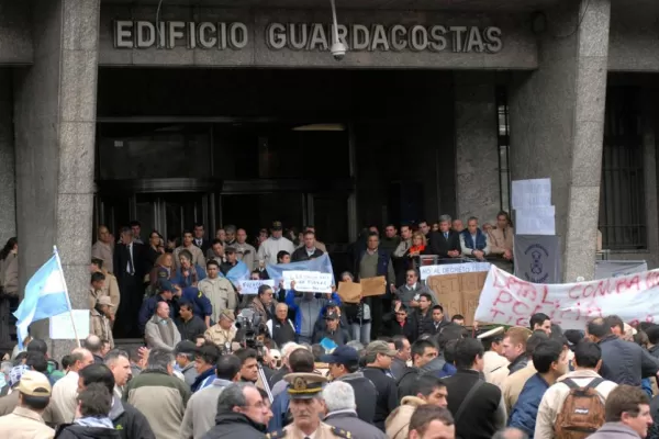 El nuevo jefe de Prefectura busca destrabar el conflicto