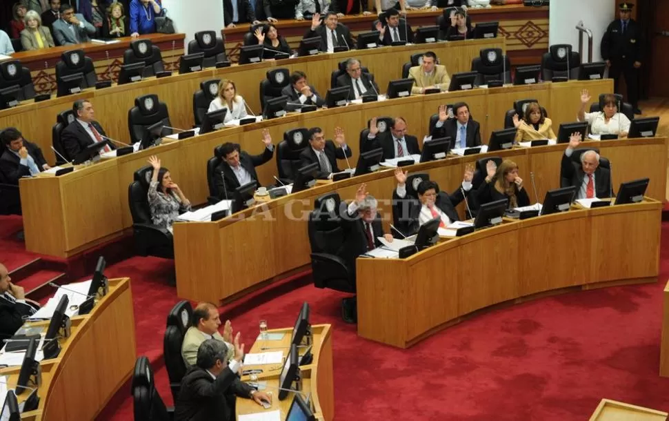 ABRUMADORA MAYORIA. El oficialismo aprobó al mediodía la licencia de Ditinis y asumió Marta Zurita en su lugar. LA GACETA / FOTO DE FRANCO VERA