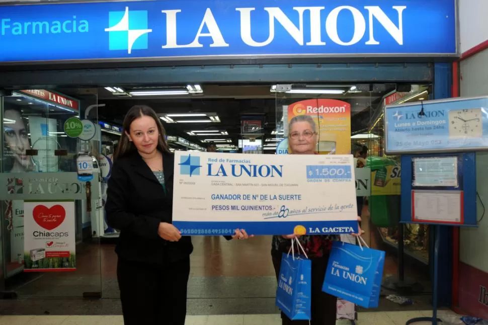 DE TODO UN POCO. María del Carmen se marchó feliz con los productos. LA GACETA / FOTO DE INES QUINTEROS ORIO 