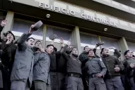 Sin acuerdo, continúan las protestas de los gendarmes