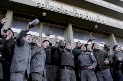 Sin acuerdo, continúan las protestas de los gendarmes