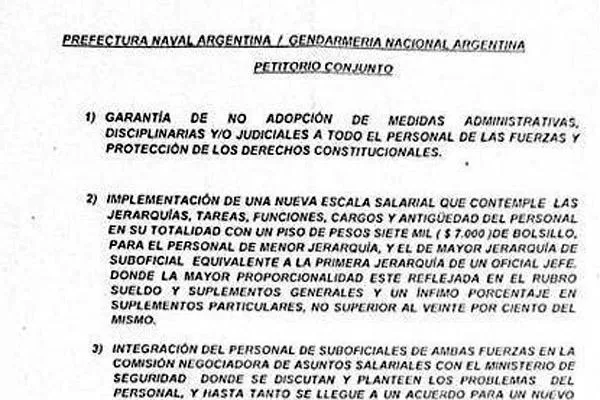 Además de salarios, gendarmes y prefectos piden que no se los sancione