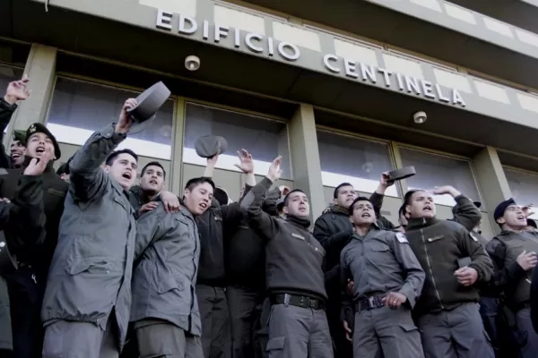 Sin acuerdo, continúan las protestas de los gendarmes