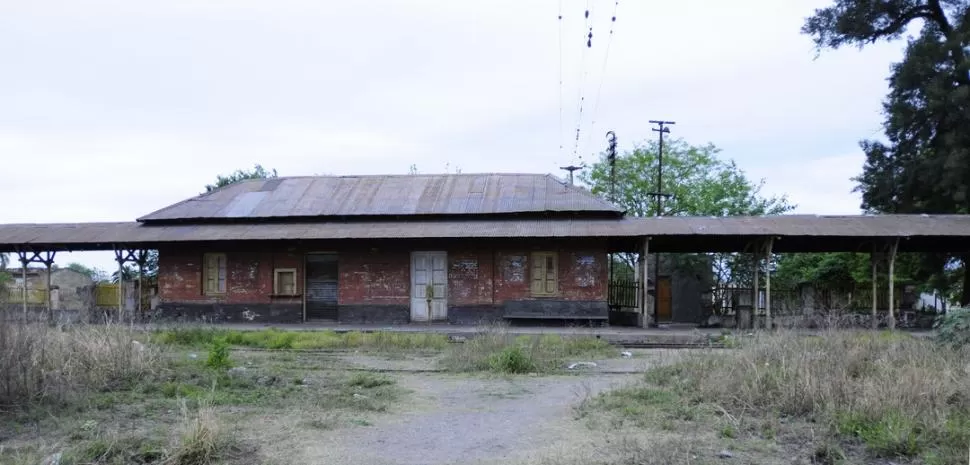 A LA BUENA DE DIOS. La estación Pacará solía recibir y despachar de su extenso andén techado a trenes de pasajeros y cargueros interprovinciales y locales. LA GACETA / FOTOS DE ANALIA JARAMILLO 