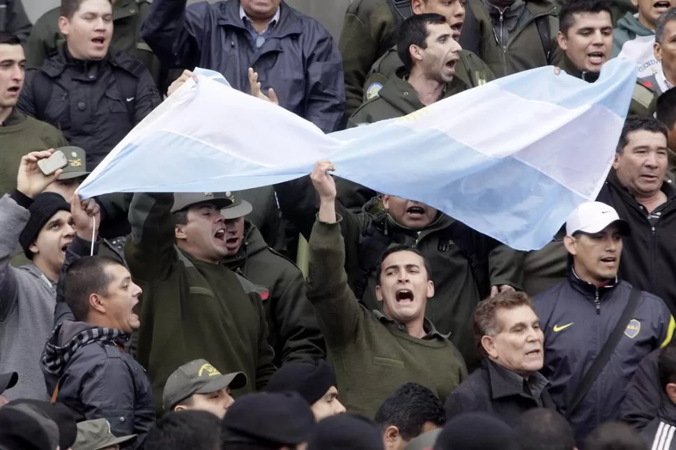 HASTA EL MARTES. Gendarmes y prefectos seguirán protestando hasta ese día; exigen una mejora salarial. DYN