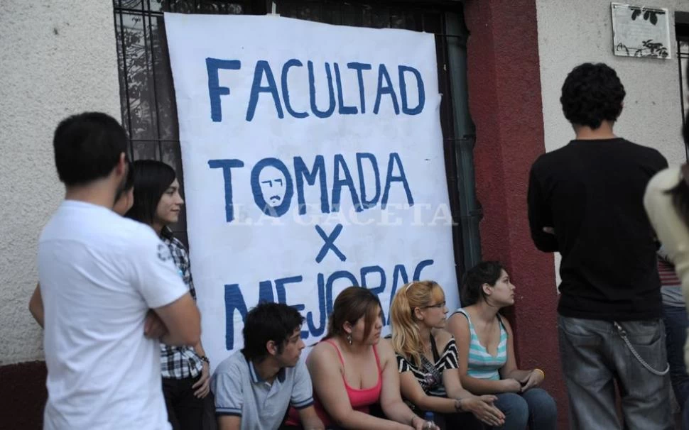 DECIDIDOS. Los estudiantes de Arte de Aguilares exigen cambios en el desarrollo de los planes de estudio. LA GACETA / FOTO DE OSVALDO RIPOLL