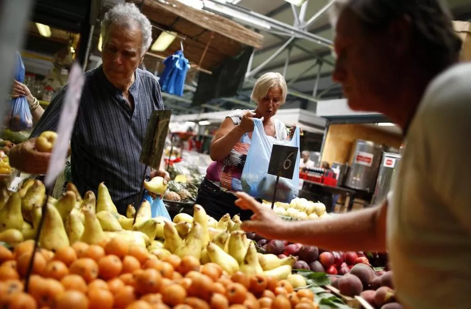 EN LOS BARRIOS. El IBP se calcula en el Gran San Miguel de Tucumán. REUTERS