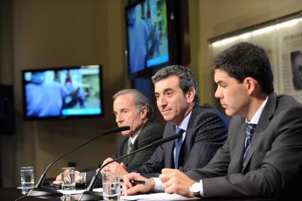 ANUNCIOS. El ministro de Interior dijo que el Gobierno invertirá en el cambio de vías del ferrocarril Sarmiento. DYN