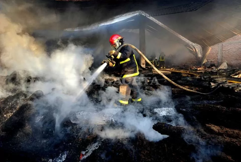 COLAPSÓ. El lugar terminó devastado tras el incendio. LA GACETA/FOTOS DE FRANCO VERA