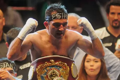 Narváez retuvo el título supermosca