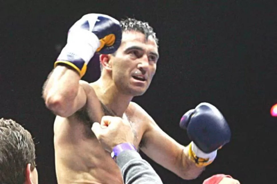 CAMPEON. El chubutense Omar Narváez volvió a defender con éxito la corona. 