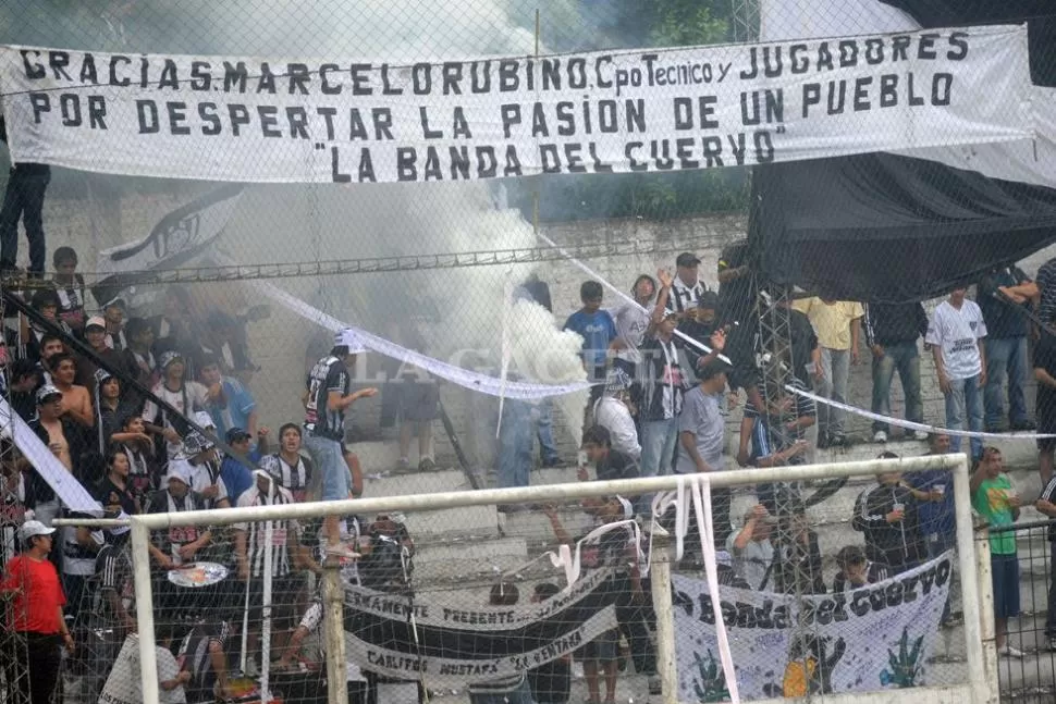 CONVULSIONADO. Todo el pueblo está revolucionado por el ascenso del equipo cuervo. LA GACETA / EDGARDO GALINDEZ